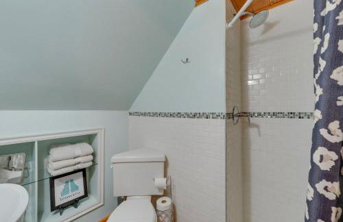 Dreamy Alpine Cabin with Hot Tub, Fireplace and More! - Foto 21