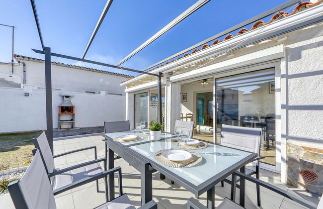 3 bedroom House in Castelló d'Empúries with private pool and garden - Photo 2