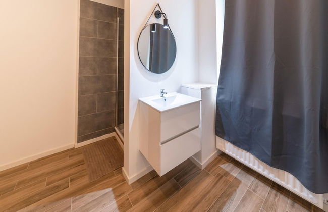 Mansion With Pool & Bar - Photo 18