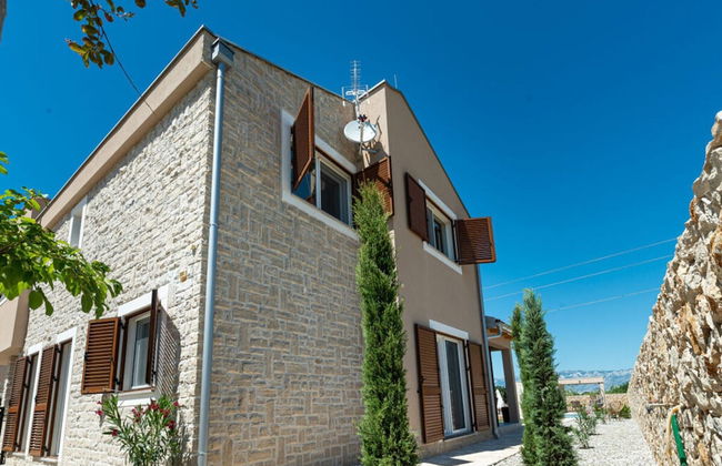 With Pool, Jacuzzi and Sauna - Photo 23