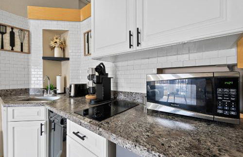 European style Queen Suite in Palm Coast - Best view with Balcony near Beaches! - Photo 38