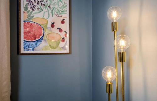 Modern 1-Bed Retreat by Stirling Train Station - Photo 10