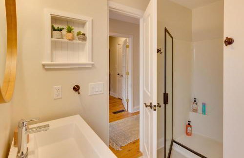 Lakefront Zirconia Home with Boathouse and Dock! - Foto 17