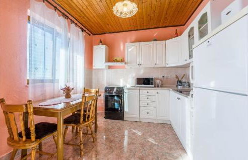 1 Bedroom Awesome Apartment In Dinjiska - Foto 4