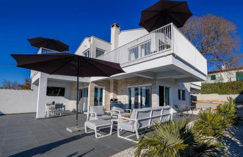 Casa BELLADONNA with Heated pool and Kids Playground - Photo 37