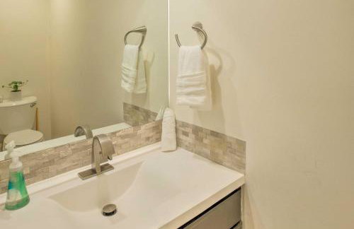 2 Mi to Griffith Park! Burbank Extended-Stay Condo - Foto 12