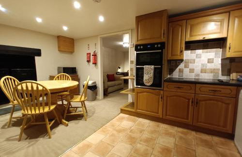 Rural Farm Stay with 6 cottages, 4 miles to Barnstaple, Pet friendly, Daily animal experiences, Outdoor heated pool, Games barn, Free fast WiFi, Free parking - Foto 48