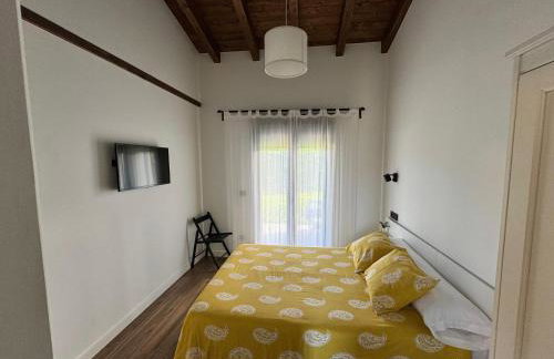 APARTAMENTOS LOS MANZANOS - Photo 1