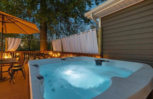 The Luxe Hot Tub Playground 12 Min to Horse Park - Foto 17
