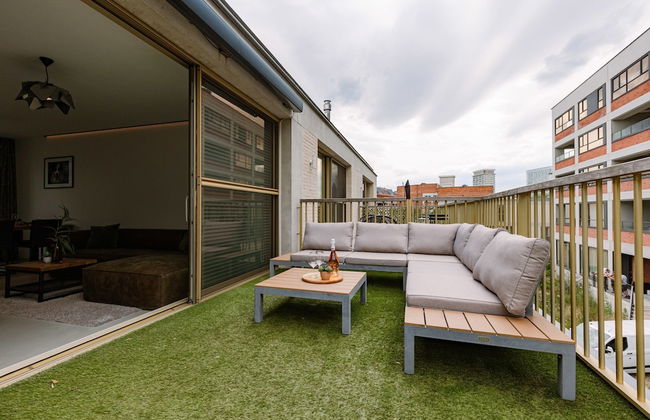 Modern Apartment With Large Terrace - Photo 11