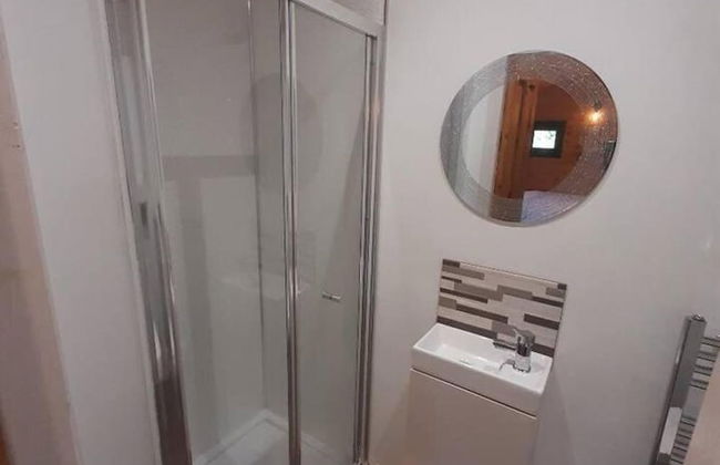 Min yr Afon - Cabin - Sleeps 2 - Hot Tub - Parking - Photo 6