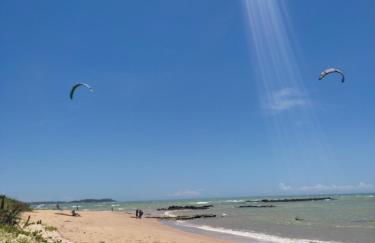 ESPAÇO PÉROLA GUANABARA, 70 Metros do Mar, 4 Suítes independentes COM AR, Área Gourmet Integrada com Piscina,Churrasqueira, 900 Metros de CASTELHANOS, ideal para FAMÍLIAS E AMIGOS - Foto 73