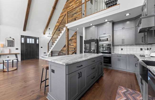 Gray Fox Lodge by Avantstay Waterslide Pool, Theater Sleeps 21 - Foto 68