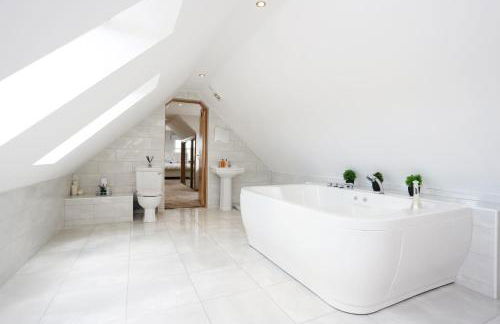 JOIVY Greenknowes Farmhouse with Hot Tub and Bar - Photo 27