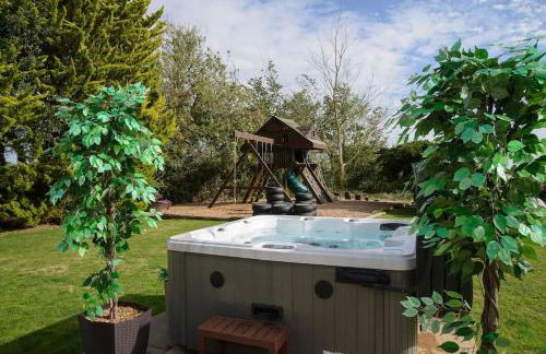 Deluxe 1 Bed Versace Hot Tub Sky TV Cinema Screen - Foto 29