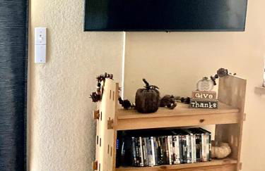 Near Yosemite Bass Lake Cabin with Hot Tub, Lake View, Pet Friendly - Photo 12