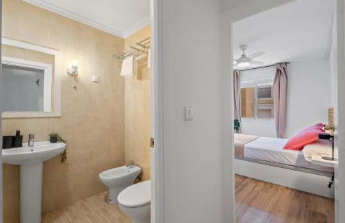 3 dormitorios, 2 baños y balcón - Foto 7