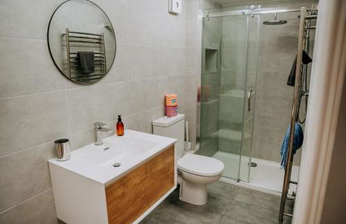 Ponderosa 5-Bed Coastal Retreat with Studio, Sauna & Sea Views - Foto 44