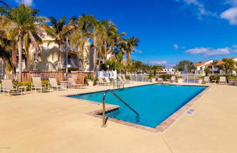 Tranquil Condo Walk to Beach - Foto 3