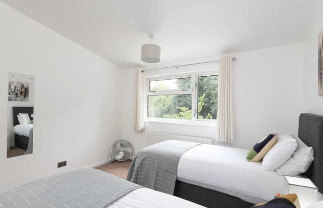 Skyvillion - Lush 2 Bed Hydean Way House & Garden - Foto 7