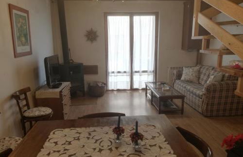 Pequeño adosado de montaña con terraza - Foto 2