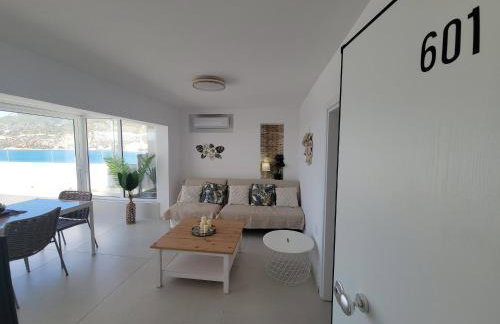 Stylish Rooftop Retreat with Hot Tub with Loutraki Beach - Foto 27