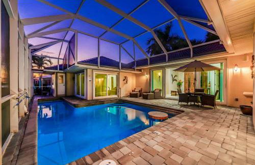 Villa Hibiscus-Waterfront-Free Heated Pool-Dock-Bikes-Other Amenities - Photo 2