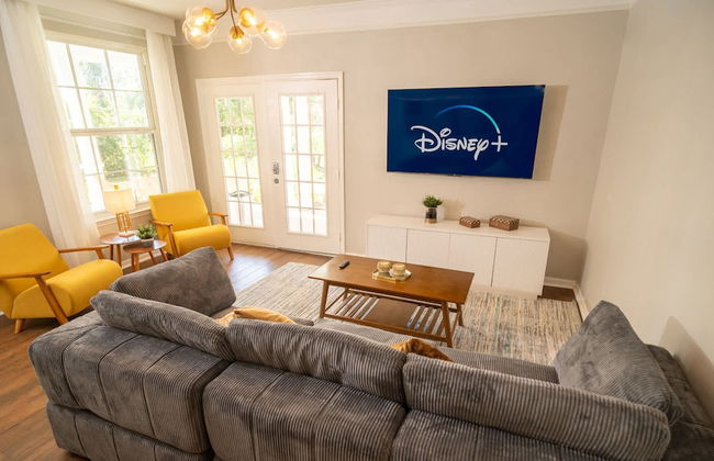 Magical Themed 3BR Townhouse Near the Parks - Foto 3