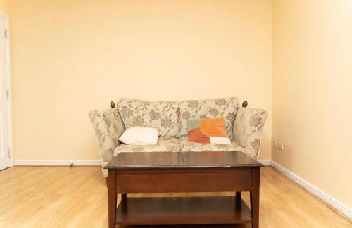 2 bed flat near Livingston North Station - Foto 4