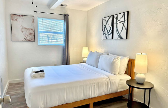 Fully-furnished Studio With Rustic Design 36B - Photo 3