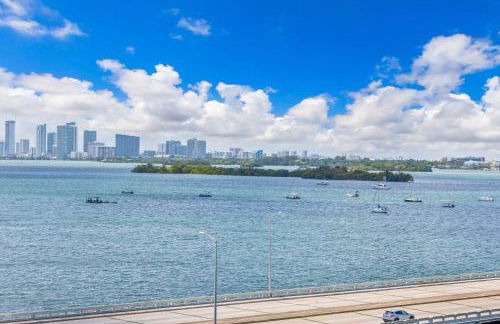 Waterfront Studio Condo in the Heart of Miami - Skyline & Bay Views - Foto 17