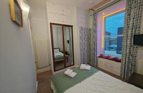 Charming City Flat for Couples & Families - Foto 27