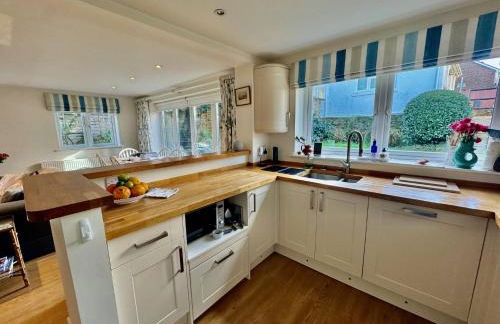 Suzetta Cottage - Photo 11