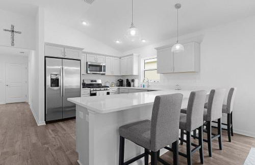 Cozy Family Stay- Queen-Double-Twins Bed- Full Kitchen-Netflix-Golf Cart-WiFi - Photo 31