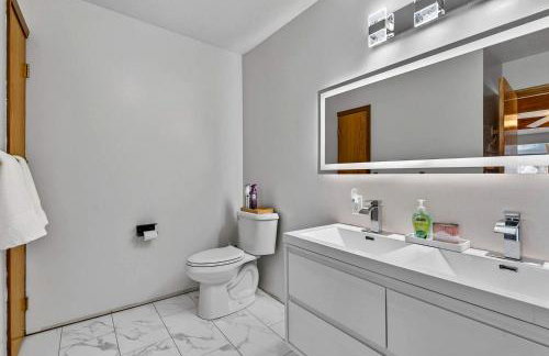 Modern Mountain Cabin with Hot Tub and Game Room Near Moorefield, West Virginia - Foto 47