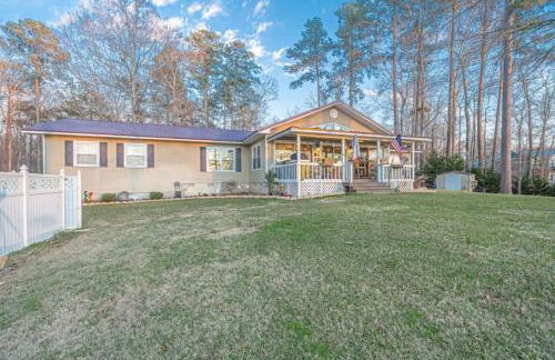 Ultimate Family Fun Lakehouse with pool and dock - Foto 34