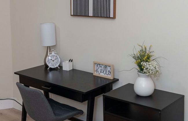 Cozy Studio Apt Close to the Gardens - King Bed - Foto 11