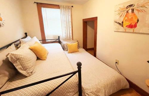 Cozy 3 Bedroom Getaway with Hot Tub - Foto 11