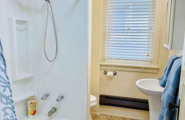 Old Tacoma Victorian Charm with water views - Foto 37