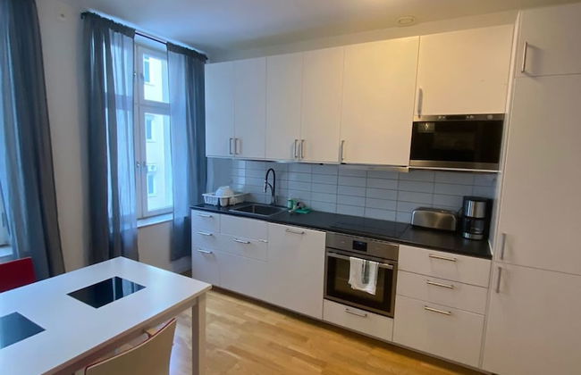 Elegant Apartment in the City - Photo 2