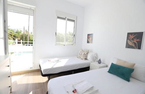 2 apartamentos en una excelente villa de playa compartiendo Piscina y Jardín - Foto 39