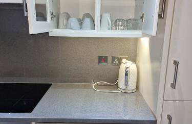 NightRest Homes Smart TV In Each Room - Parking - Hemel Hempstead - Foto 14