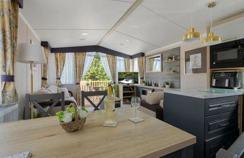 Lake View Escape - Fishing Lakes, Heated Outdoor Swimming Pool 500yrds on Sister Park , Pool Open April to September - Foto 4