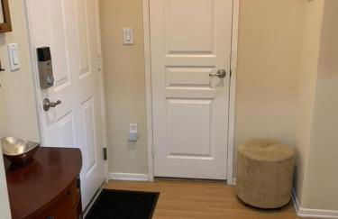 Exclusive Top Floor 1 bedroom in central Irvine one month min - Foto 19