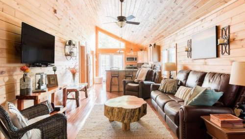 Romantic Chalet w/ Hot Tub close to Roan Mountain - Foto 2