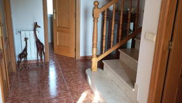 Chalet con gran jardin y piscina privada - Foto 4