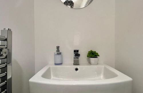 Borage House- Crawley,3BR House, Wifi, Parking, Close to Gatwick Airport, Contractor friendly, short and long term stays welcome - Foto 55