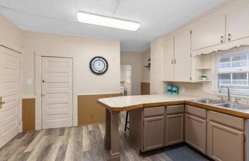 Charming 4BR Westside Home in Beer City USA - Foto 6