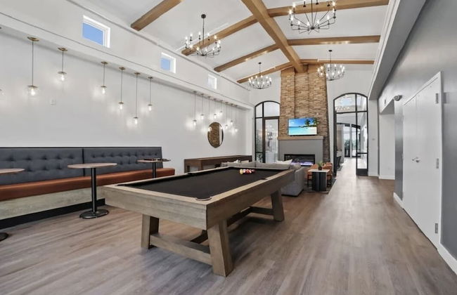 Glamorous 2B2BA with patio views and gym - Foto 26