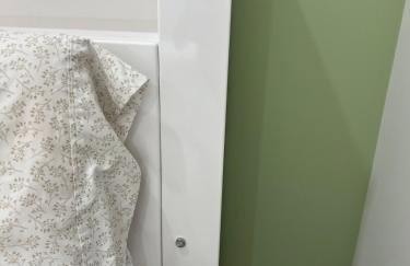 Cheerful house with EV, Parking & backyard - Foto 31